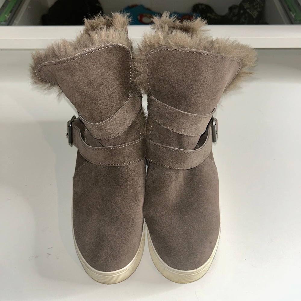 J/Slides NYC Womens Faux Fur Wedge Boots Taupe Suede Strap Size 6